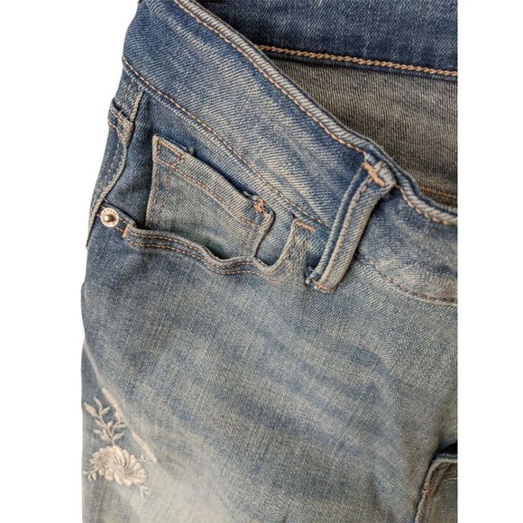 Womens Old Navy Rockstar Mid-Rise Distressed Embroidered Floral Capri Jeans Sz 6 - Picture 6 of 14